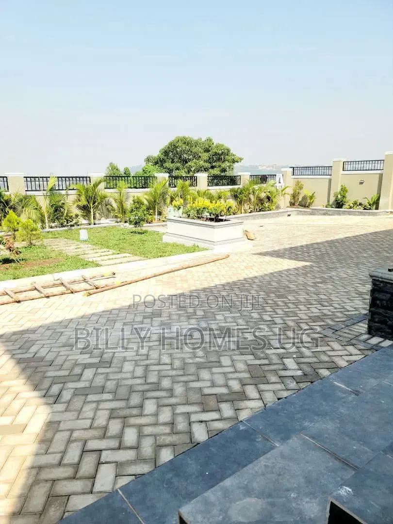 5bdrm Mansion in Ssisa for sale
