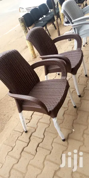 Plastic Restourant Chair With Metallic Stands