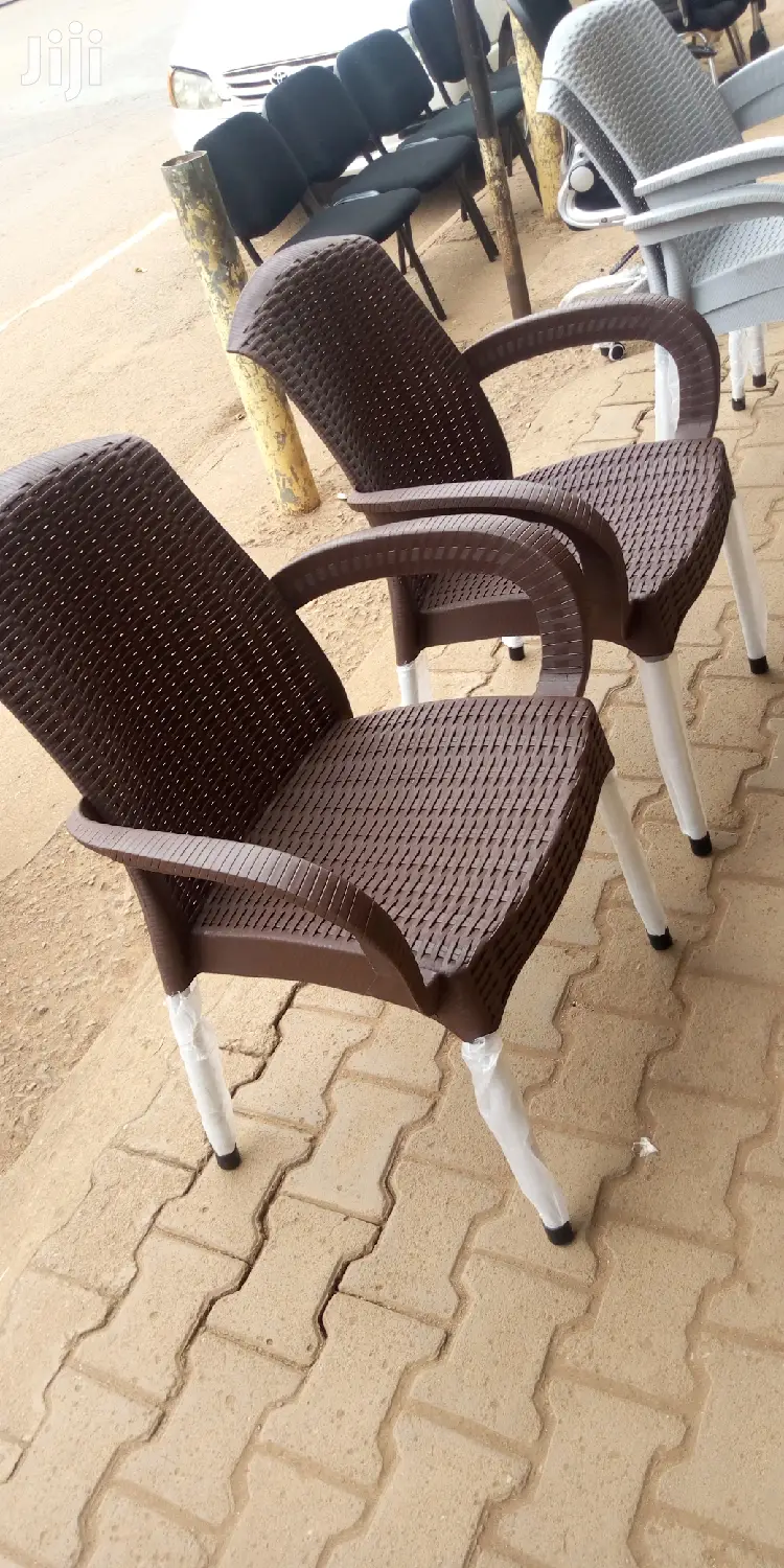 Plastic Restourant Chair With Metallic Stands