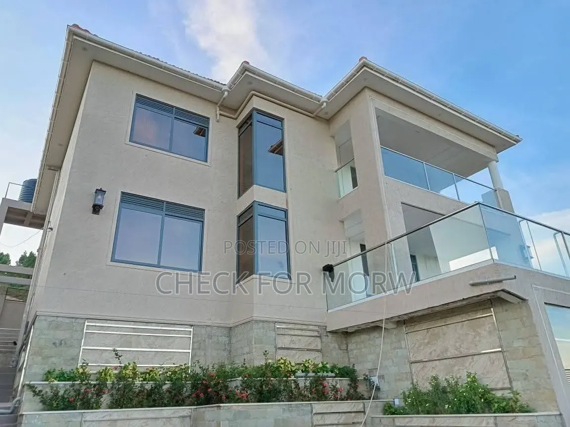 5bdrm Duplex in Bugolobi, Central Division for rent
