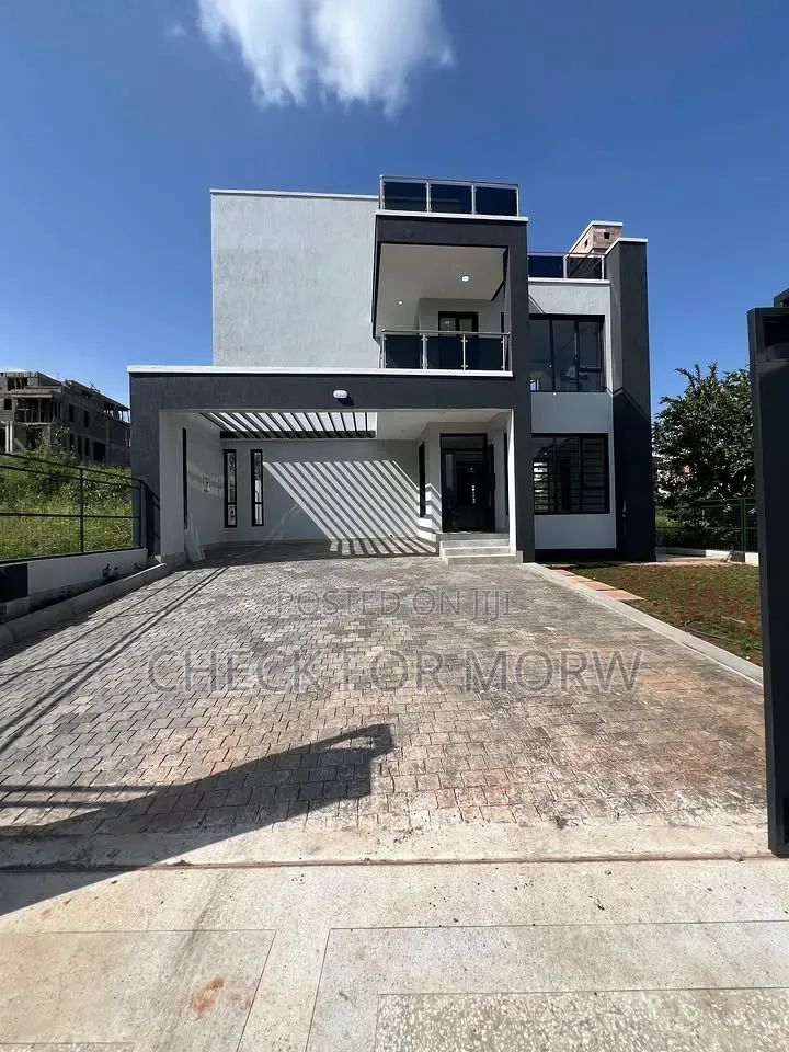 5bdrm Duplex in Bugolobi, Central Division for rent