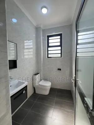 5bdrm Duplex in Bugolobi, Central Division for rent
