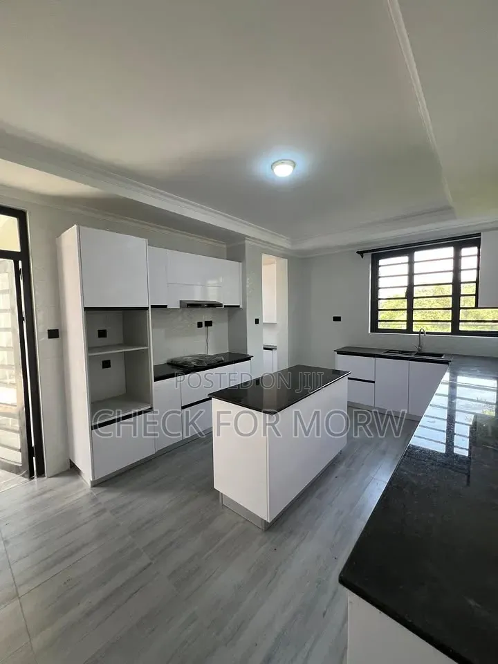 5bdrm Duplex in Bugolobi, Central Division for rent
