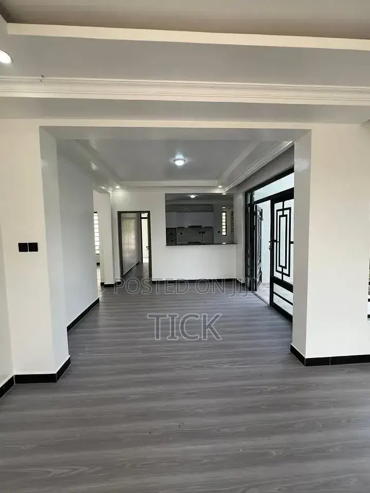 5bdrm Duplex in Bugolobi, Central Division for rent