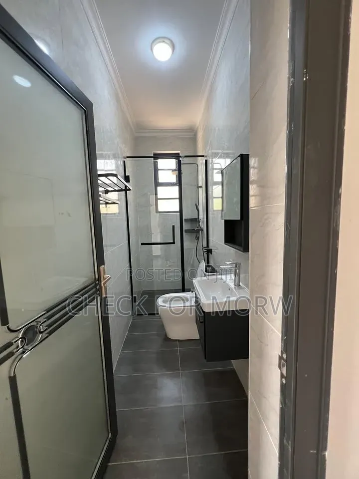 5bdrm Duplex in Bugolobi, Central Division for rent