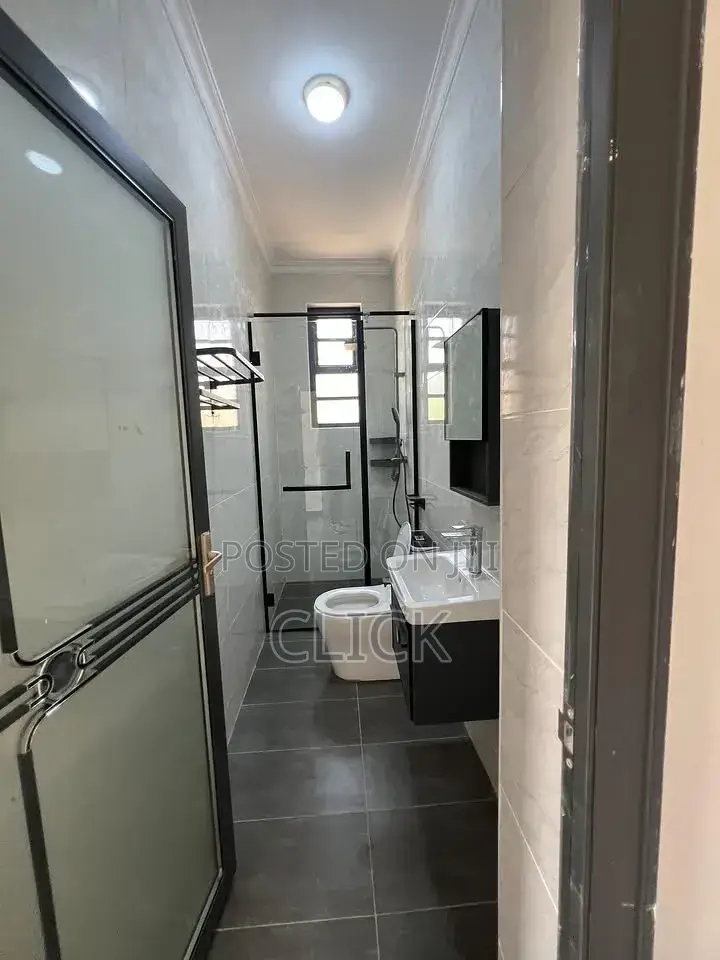 5bdrm Duplex in Bugolobi, Central Division for rent