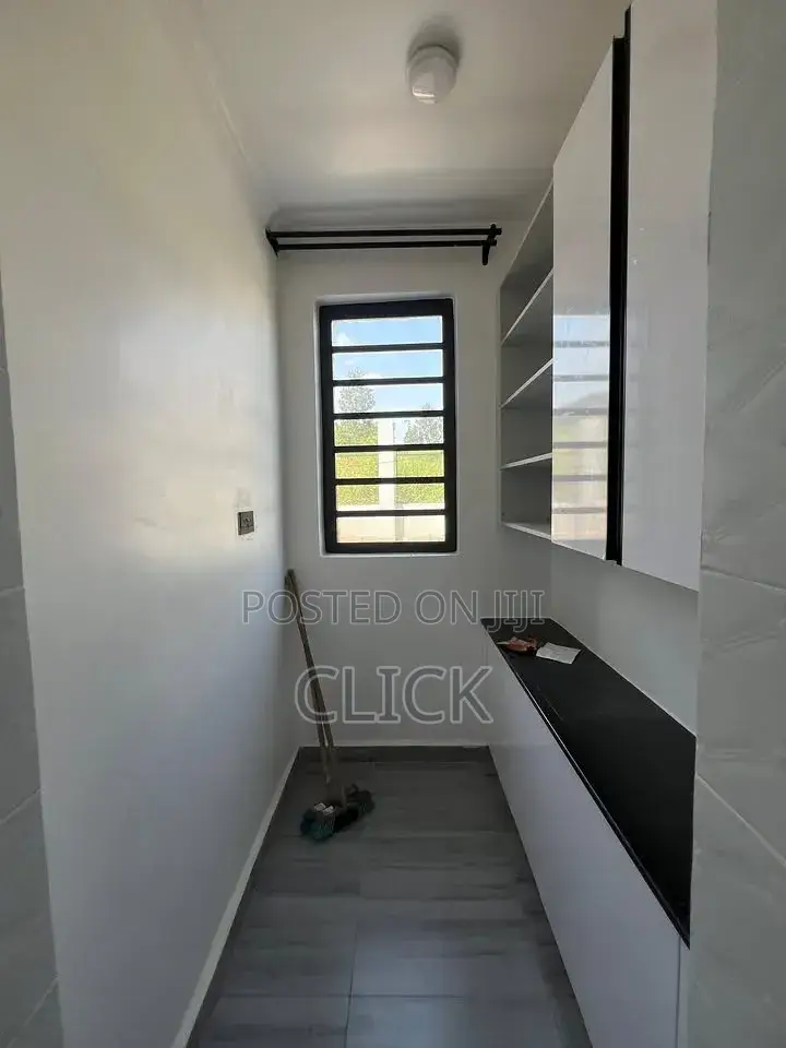 5bdrm Duplex in Bugolobi, Central Division for rent