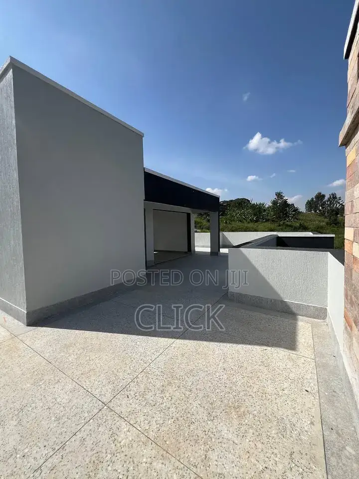 5bdrm Duplex in Bugolobi, Central Division for rent