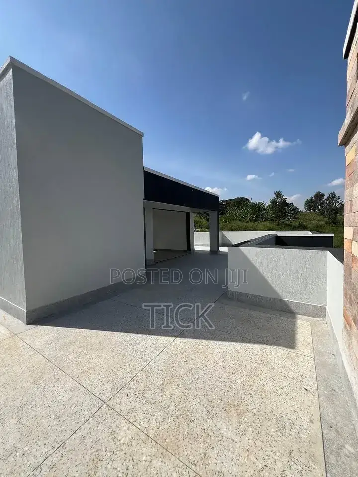 5bdrm Duplex in Bugolobi, Central Division for rent