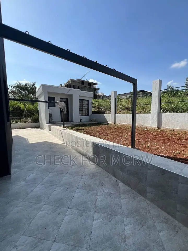 5bdrm Duplex in Bugolobi, Central Division for rent