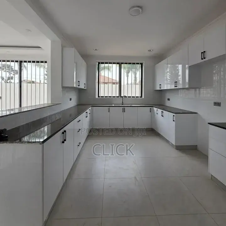 5bdrm Duplex in Bugolobi, Central Division for rent