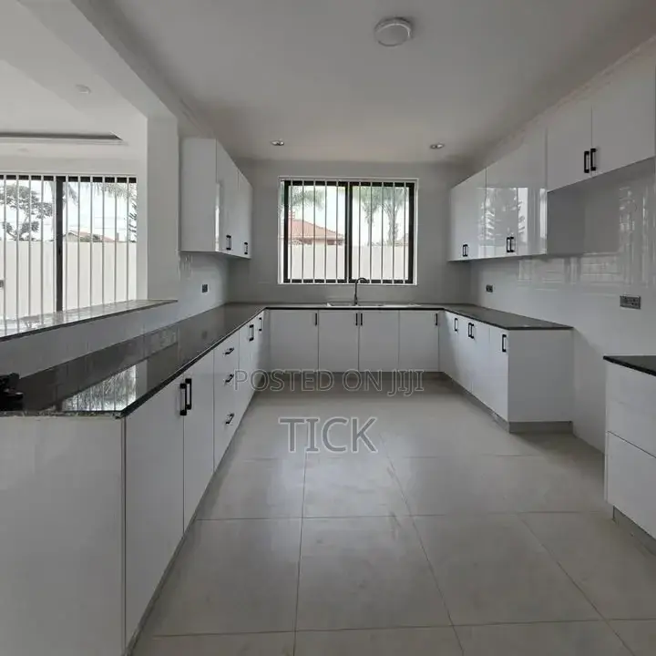 5bdrm Duplex in Bugolobi, Central Division for rent