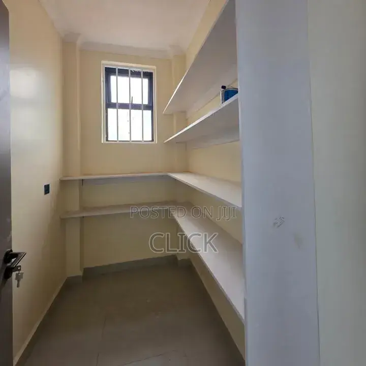 5bdrm Duplex in Bugolobi, Central Division for rent