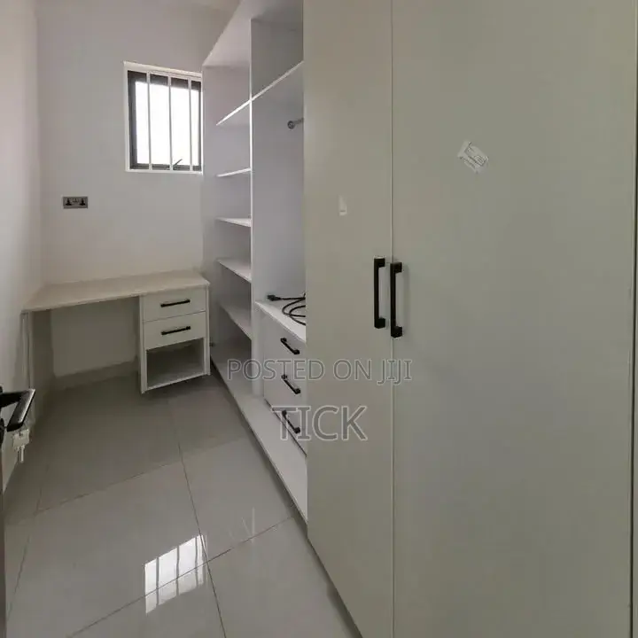 5bdrm Duplex in Bugolobi, Central Division for rent
