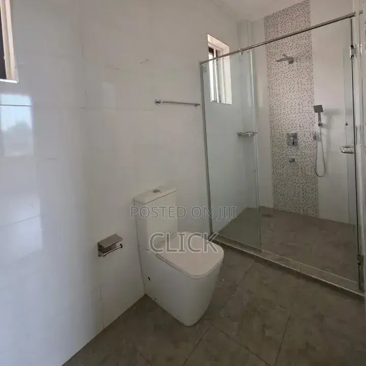 5bdrm Duplex in Bugolobi, Central Division for rent