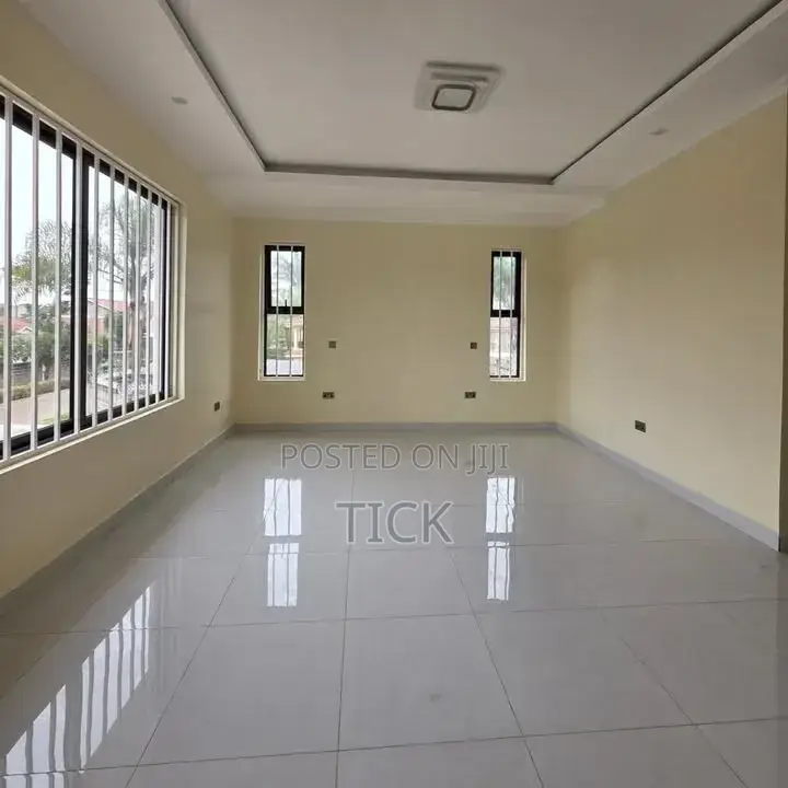 5bdrm Duplex in Bugolobi, Central Division for rent