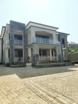 5bdrm Duplex in Akright City, Central Division for sale