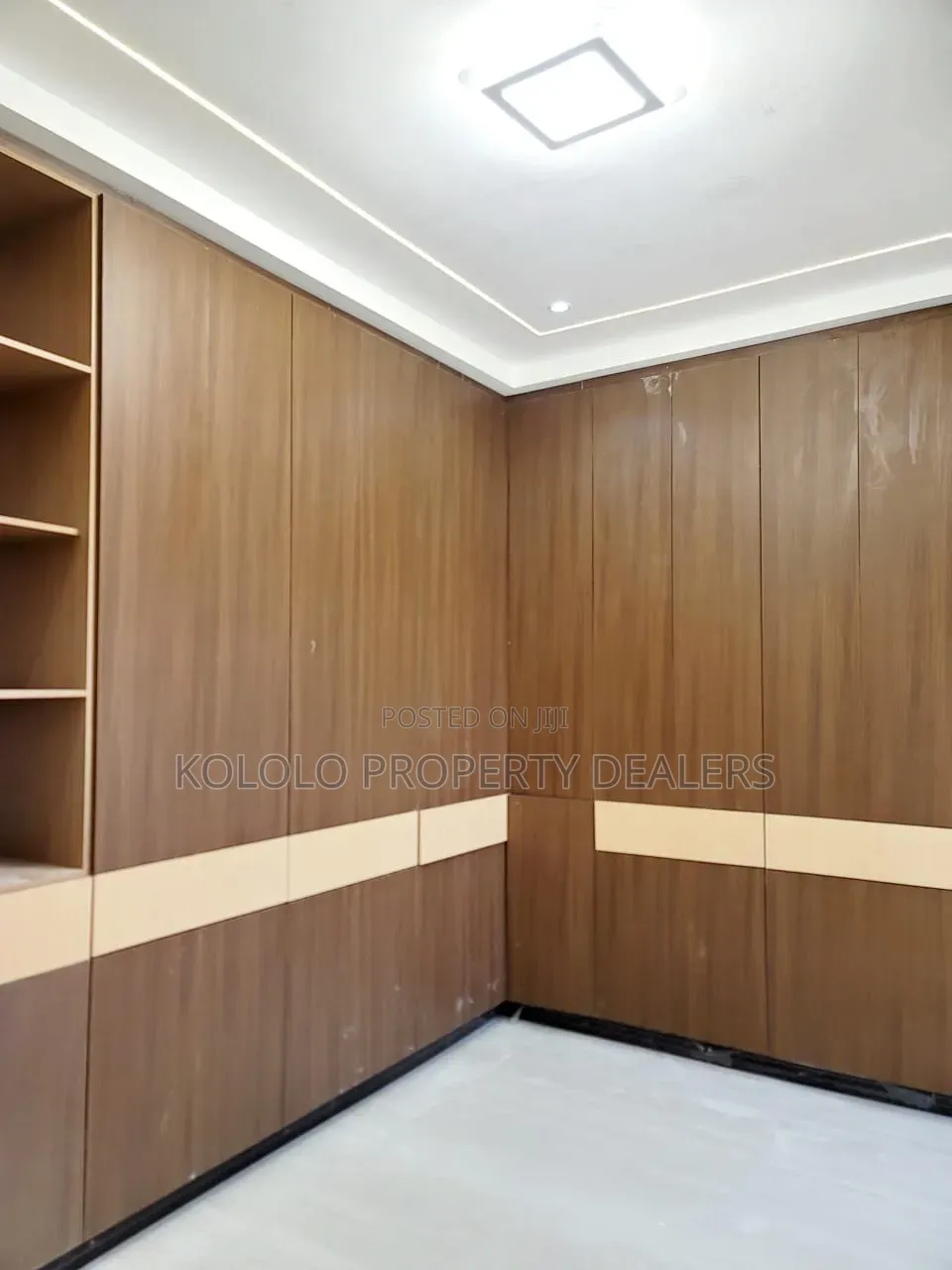 5bdrm Duplex in Akright City, Central Division for sale