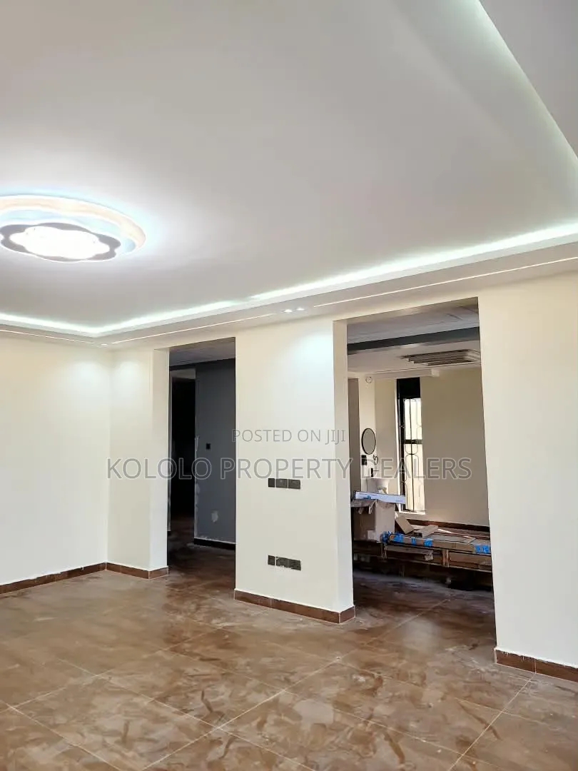 5bdrm Duplex in Akright City, Central Division for sale