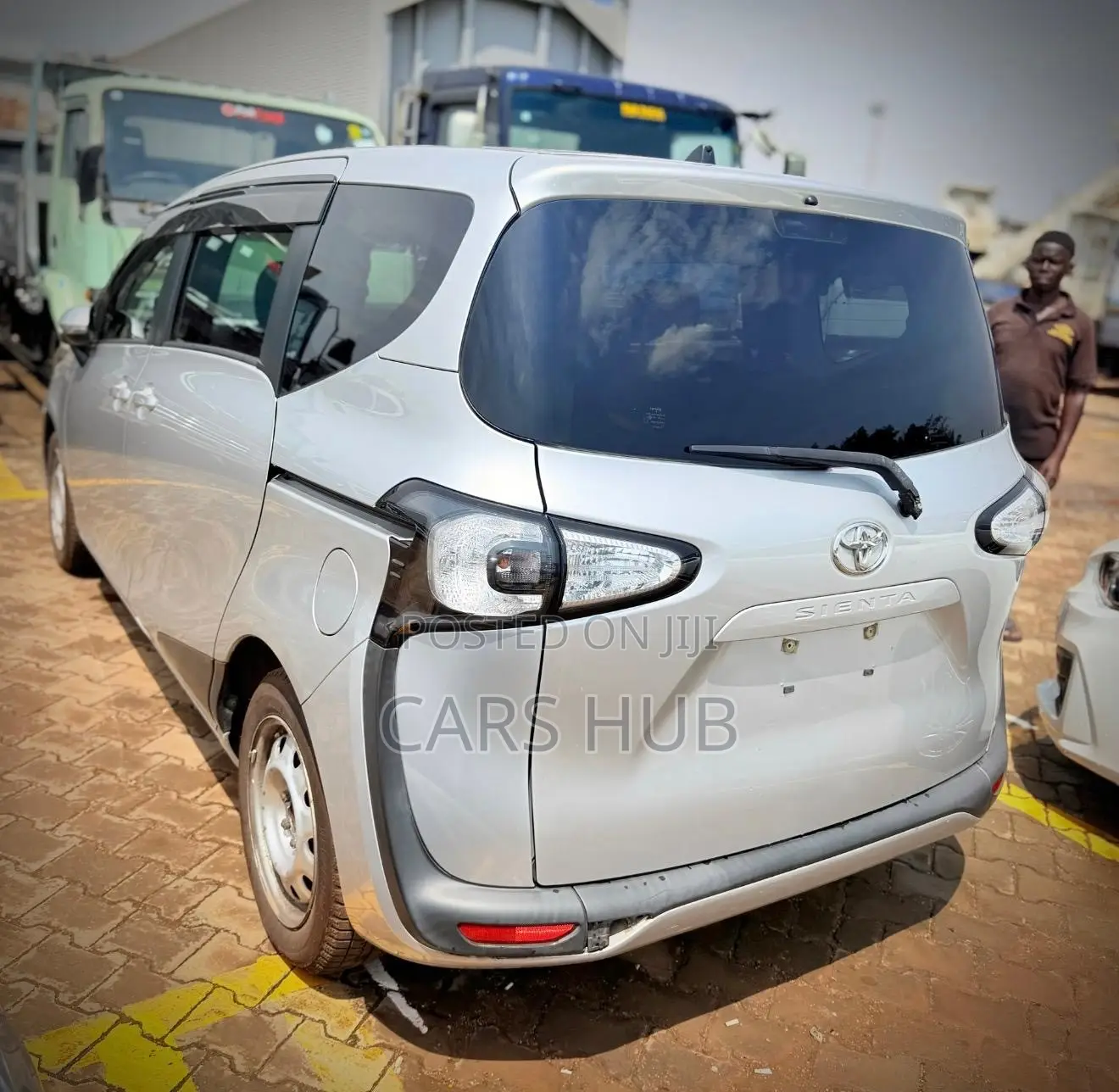 Toyota Sienta 1.5 AWD 2017 Silver