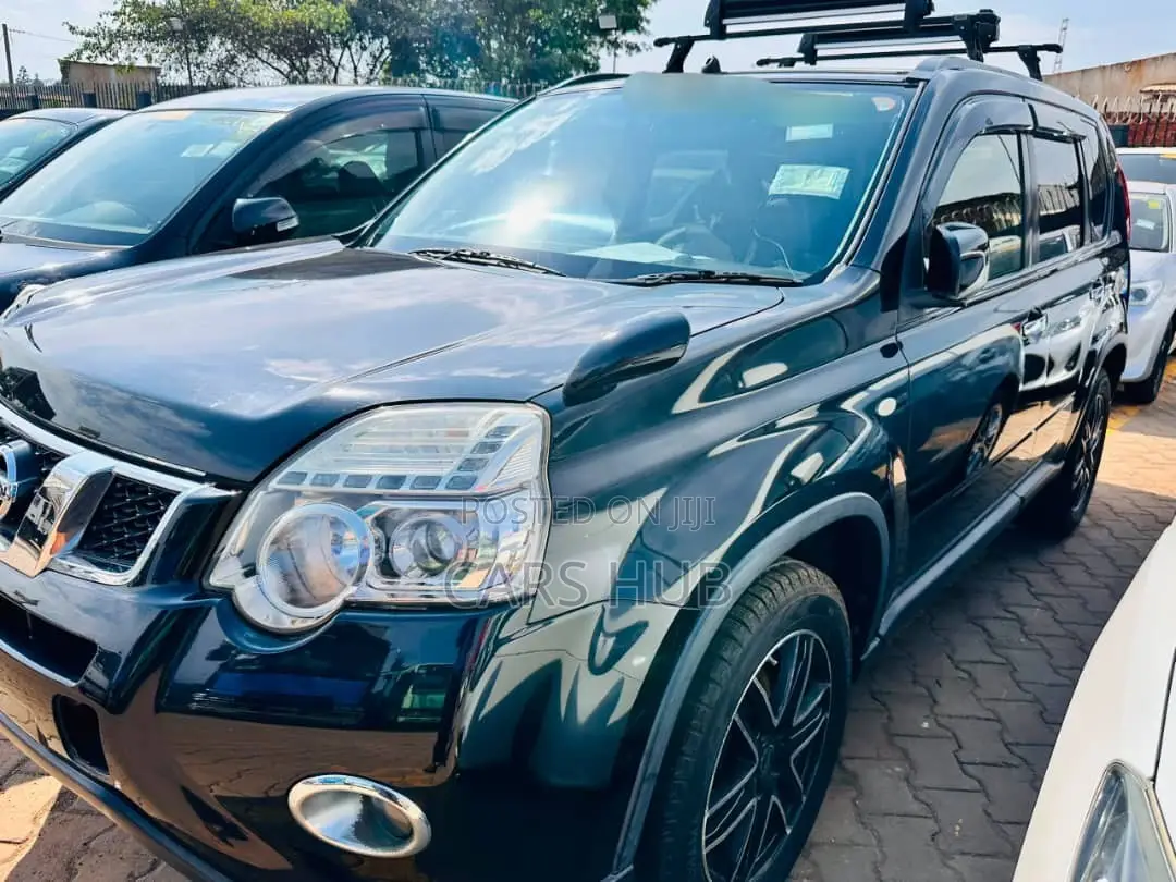 Nissan X-Trail 2.0 Petrol FWD 2013 Black