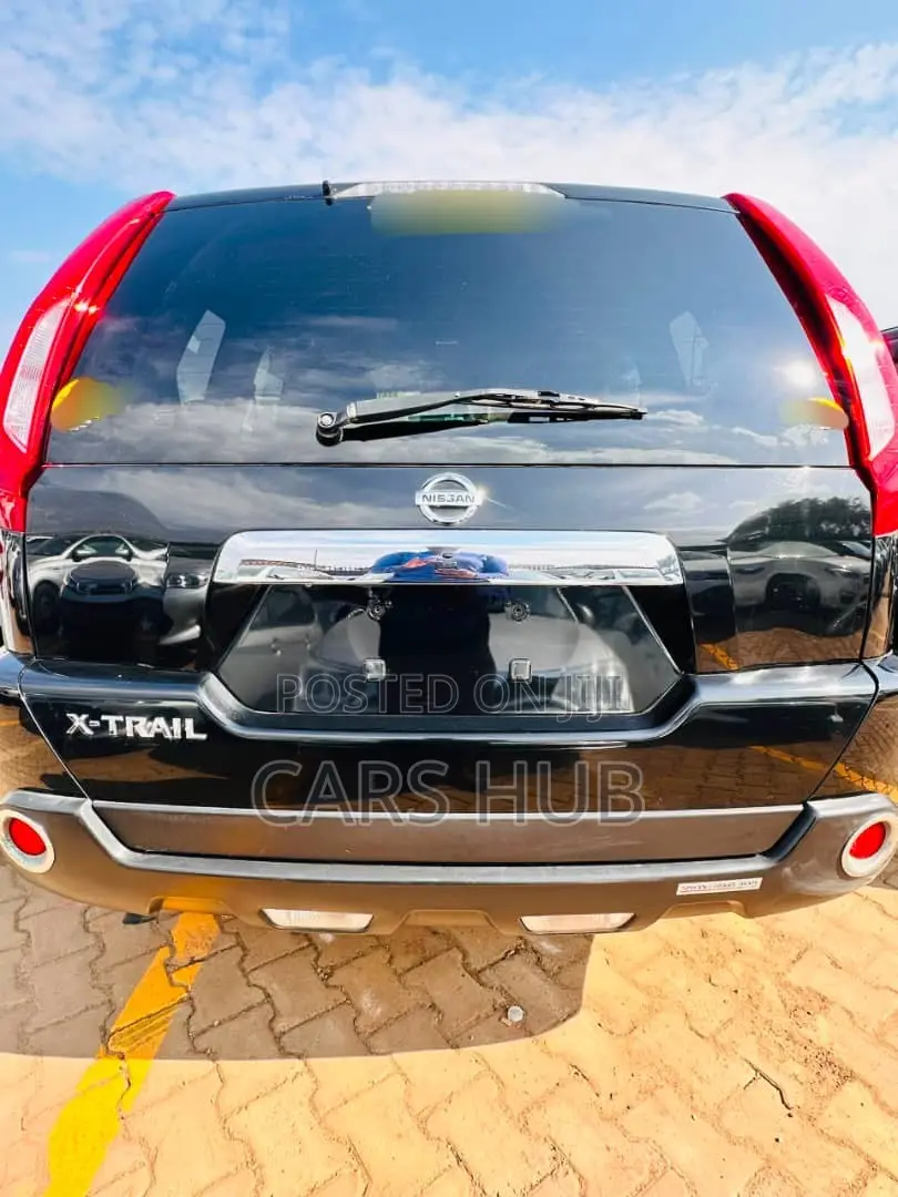 Nissan X-Trail 2.0 Petrol FWD 2013 Black