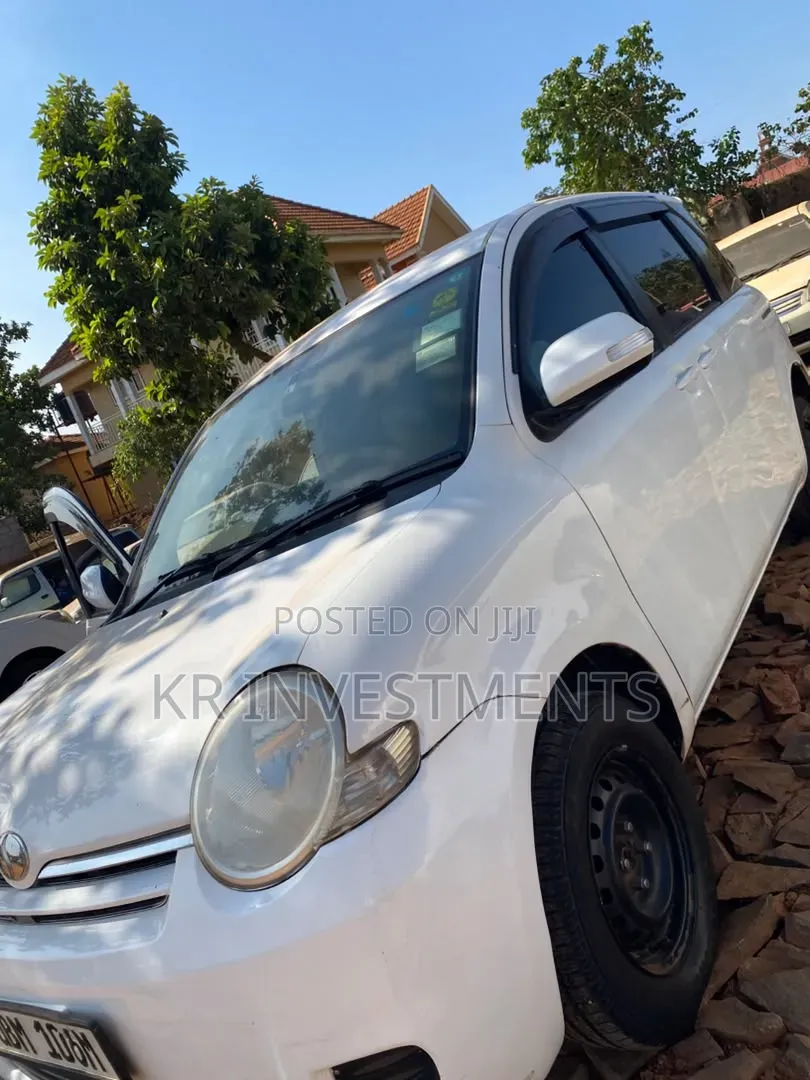 Toyota Sienta 2008 White