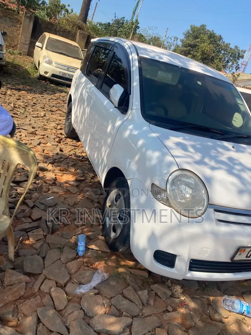Toyota Sienta 2008 White