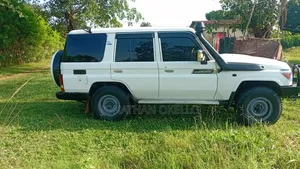 Toyota Land Cruiser Prado 2010 White