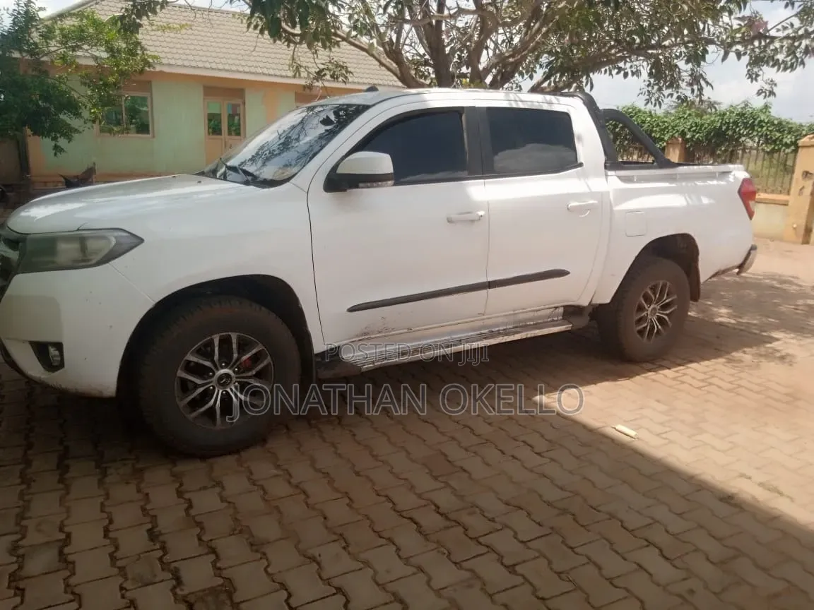 Toyota Land Cruiser Prado 2010 White