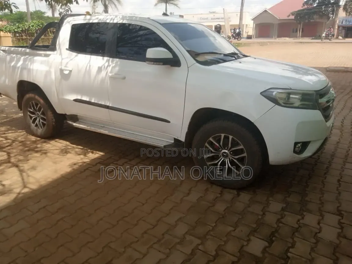 Toyota Land Cruiser Prado 2010 White