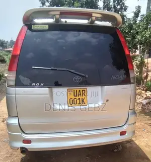 Toyota Noah 2.0 FWD (8 Seater) 2001 Silver