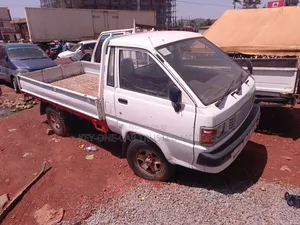 Toyota Low-Bed Trucks 1992 White