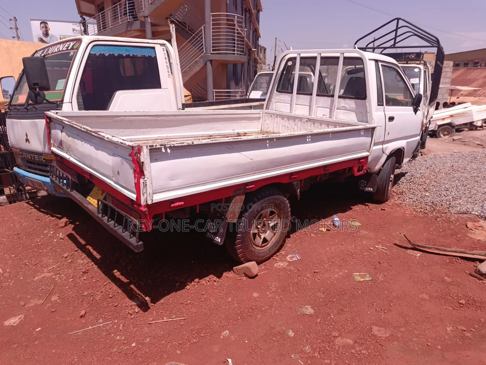 Toyota Low-Bed Trucks 1992 White