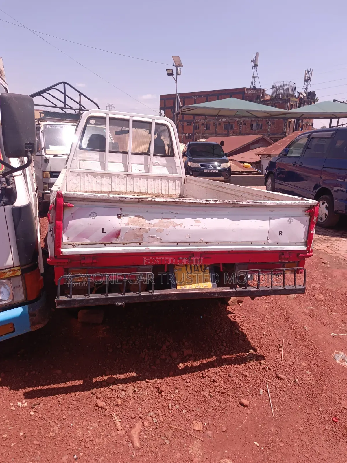 Toyota Low-Bed Trucks 1992 White