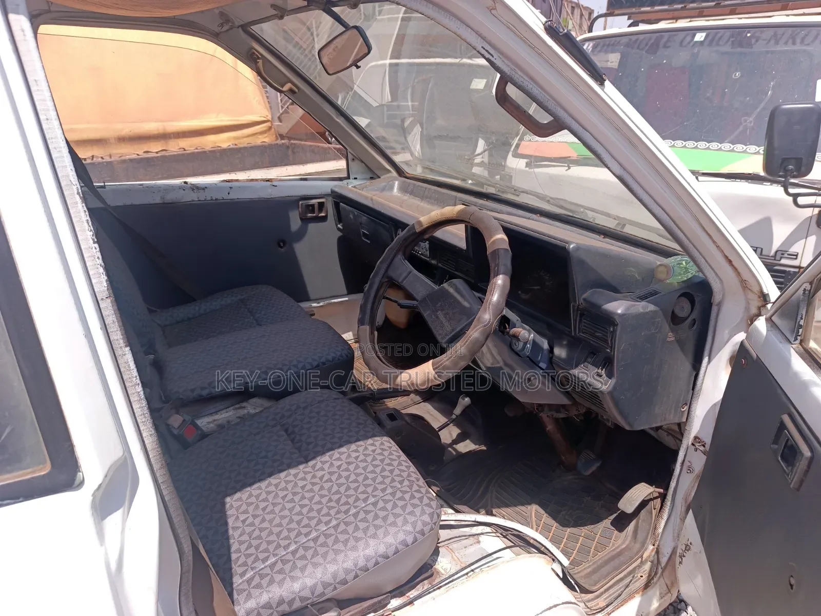 Toyota Low-Bed Trucks 1992 White