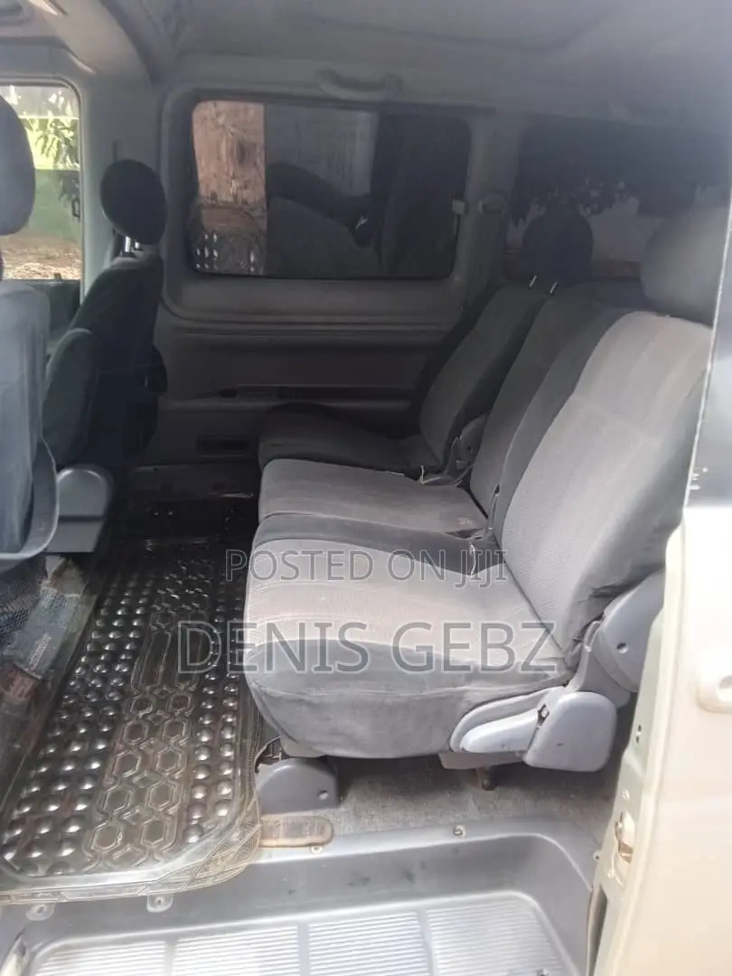 Toyota Noah 2.0 FWD (8 Seater) 2001 Silver