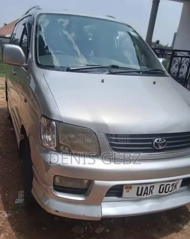 Toyota Noah 2.0 FWD (8 Seater) 2001 Silver