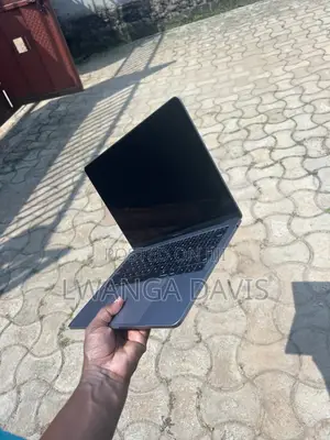 Laptop Apple MacBook Pro 2017 8GB Intel Core i5 SSD 256GB