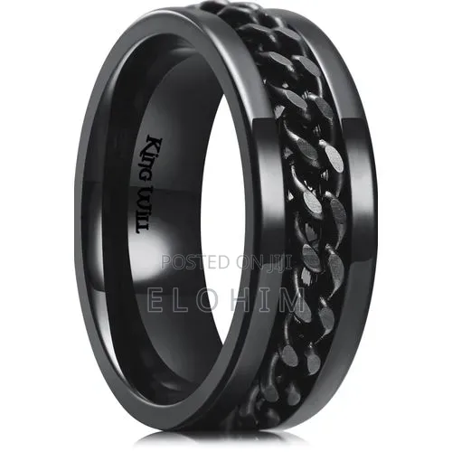 Black Ring With a Chain in the Middle
