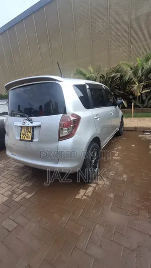 Toyota Ractis 2008 Silver