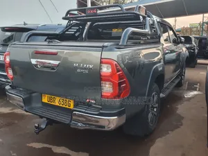 Toyota Hilux 2015 Green