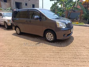 Toyota Noah 2013 Gray