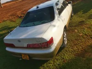 Toyota Mark II 2000 White