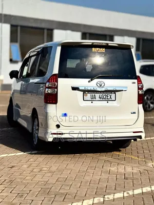 Toyota Noah 2021 White