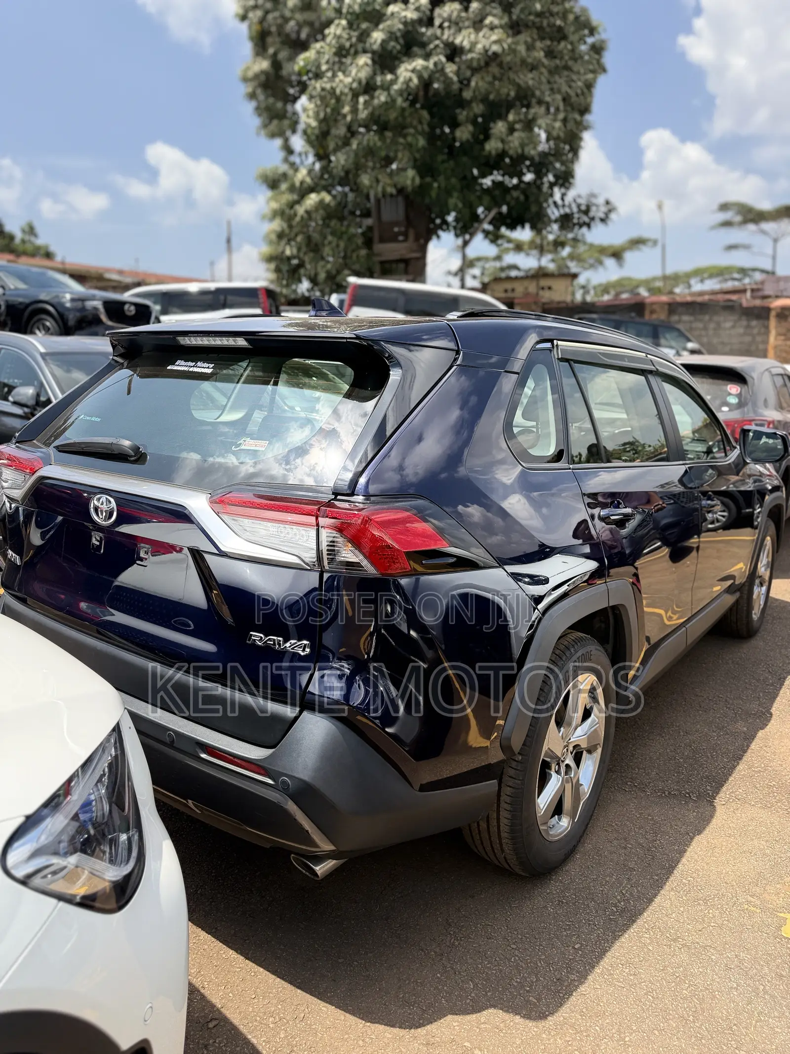 Toyota RAV4 XLE AWD 2020 Blue