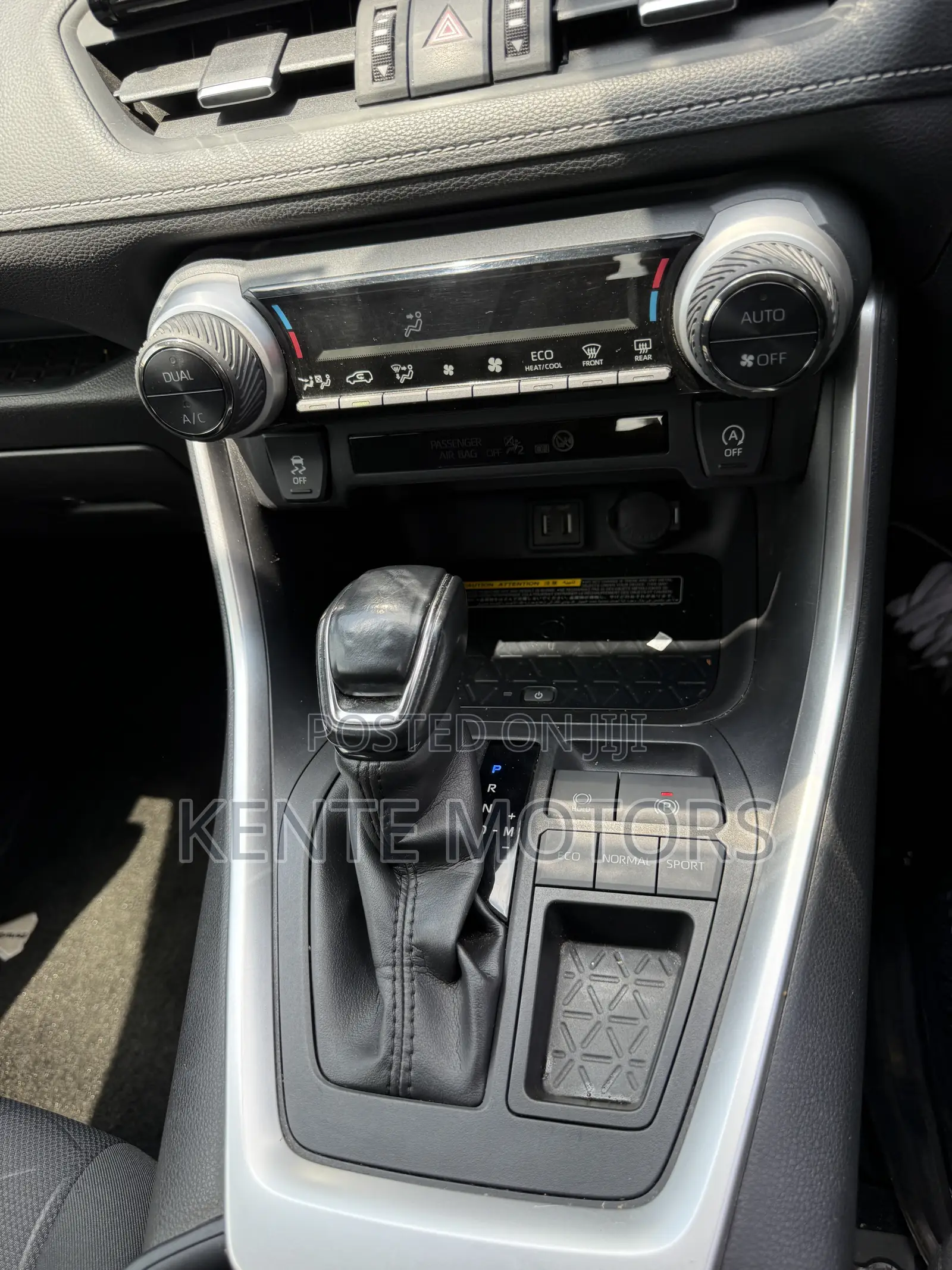 Toyota RAV4 XLE AWD 2020 Blue