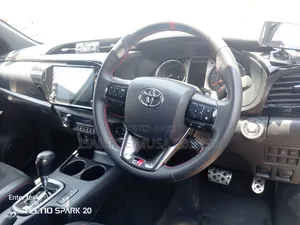 Toyota Hilux 2023 White