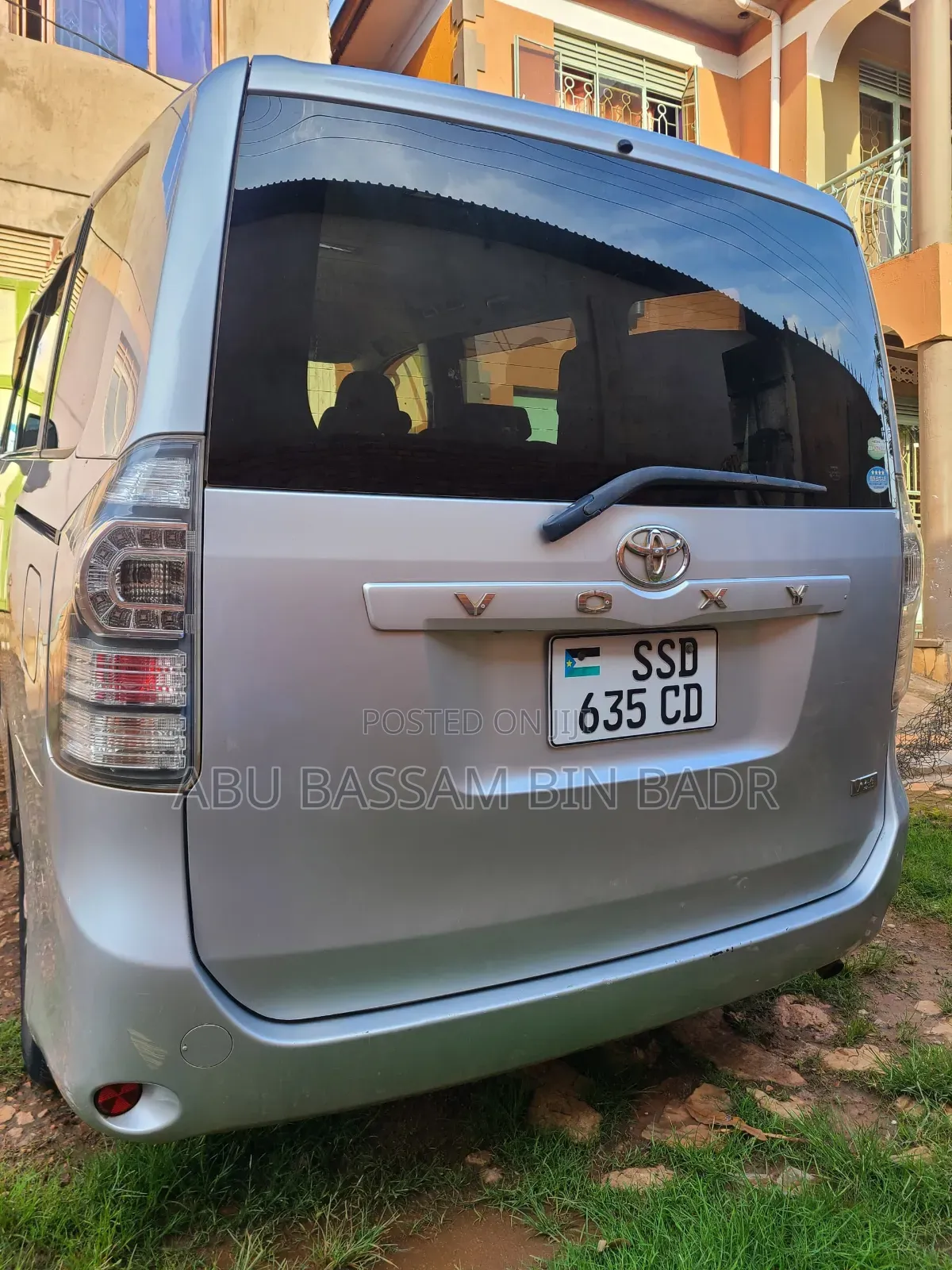 Toyota Voxy 2013 Silver