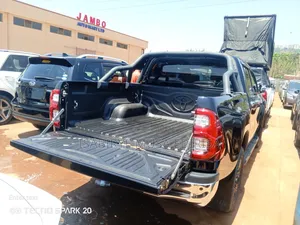 Toyota Hilux 2020 Black